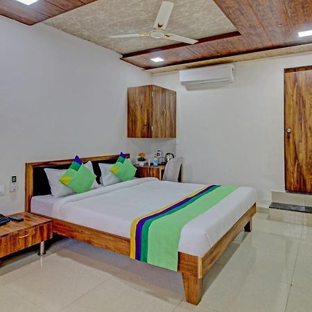 Sai Samrat Resort Satara Bagian luar foto
