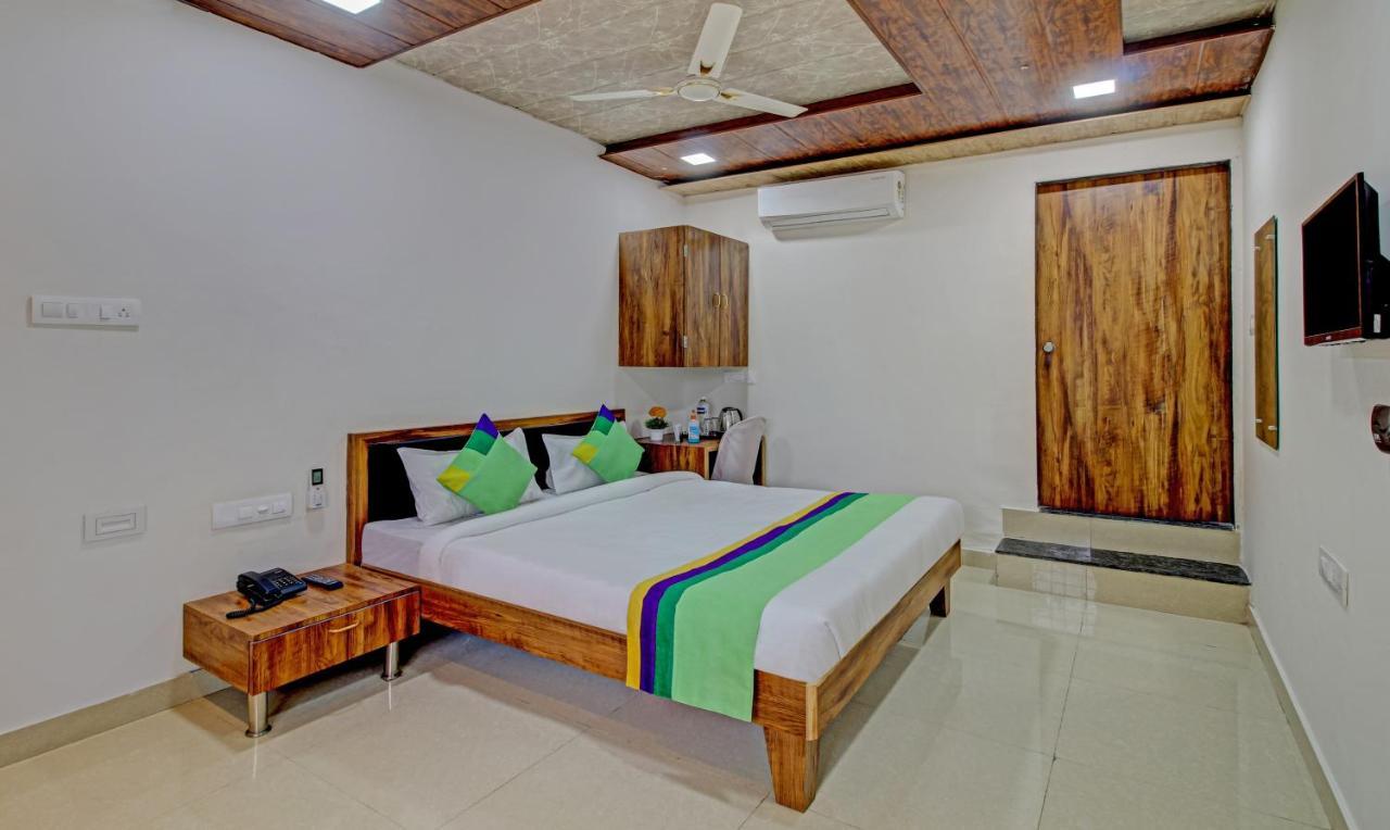 Sai Samrat Resort Satara Bagian luar foto