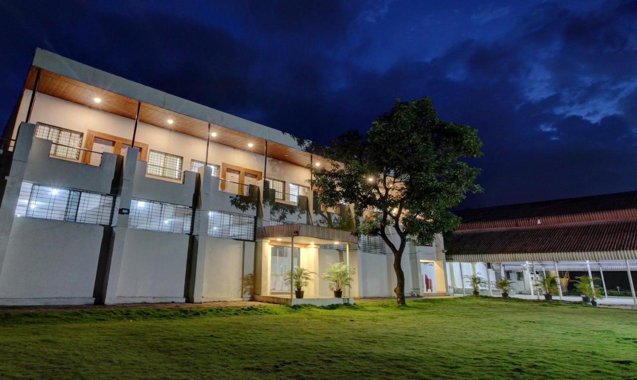 Sai Samrat Resort Satara Bagian luar foto