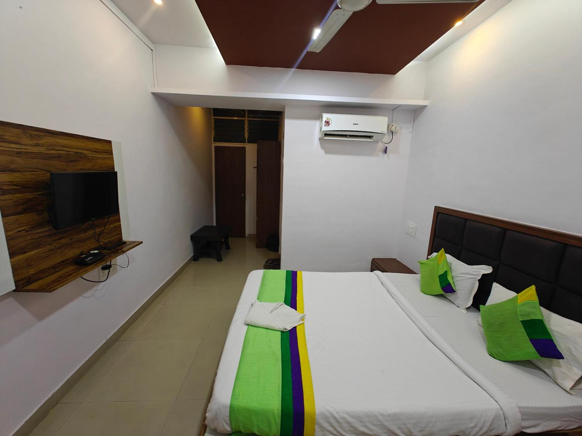 Sai Samrat Resort Satara Bagian luar foto